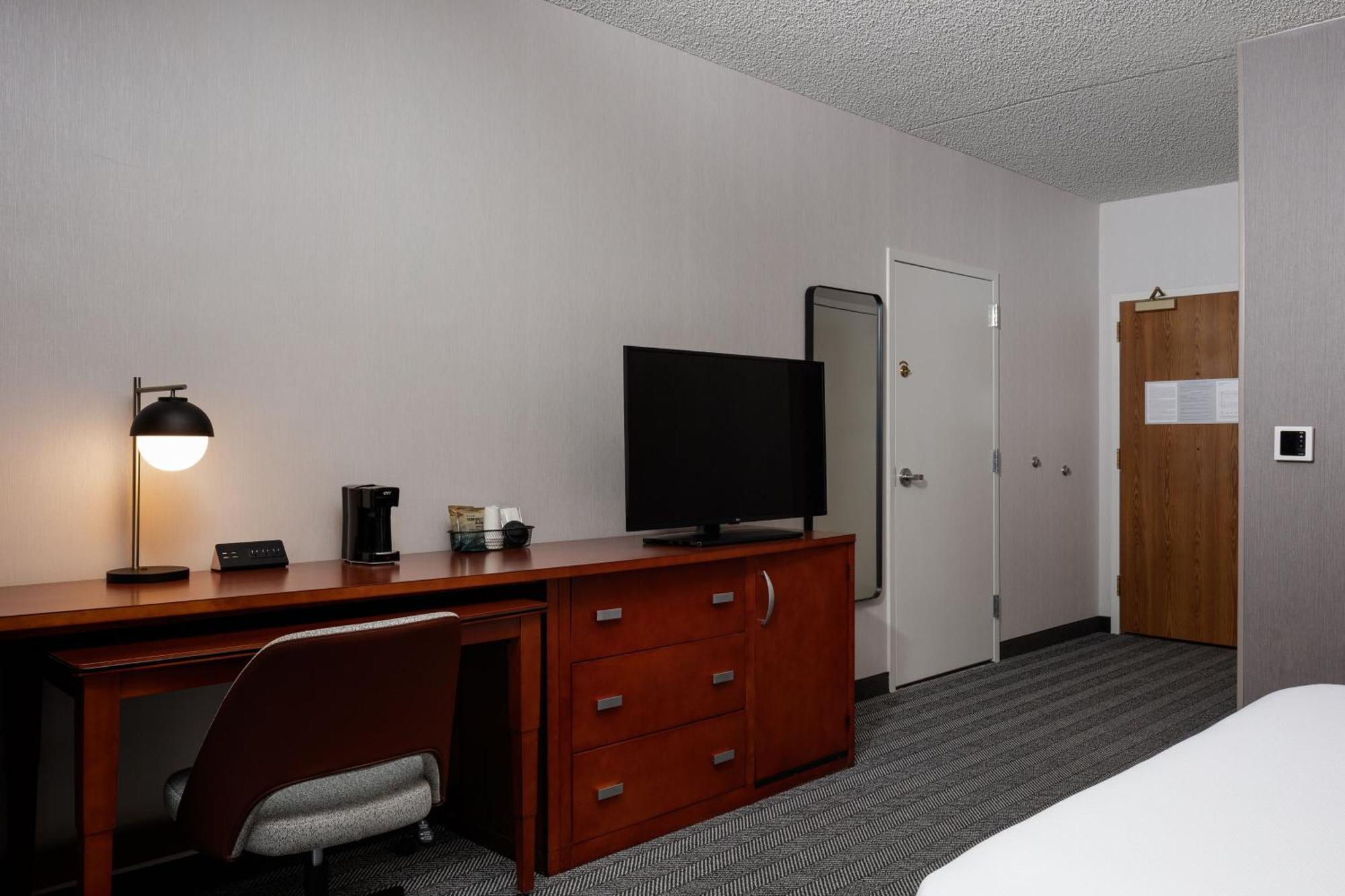 Courtyard Denver Tech Center Гринвуд-Вилледж Экстерьер фото